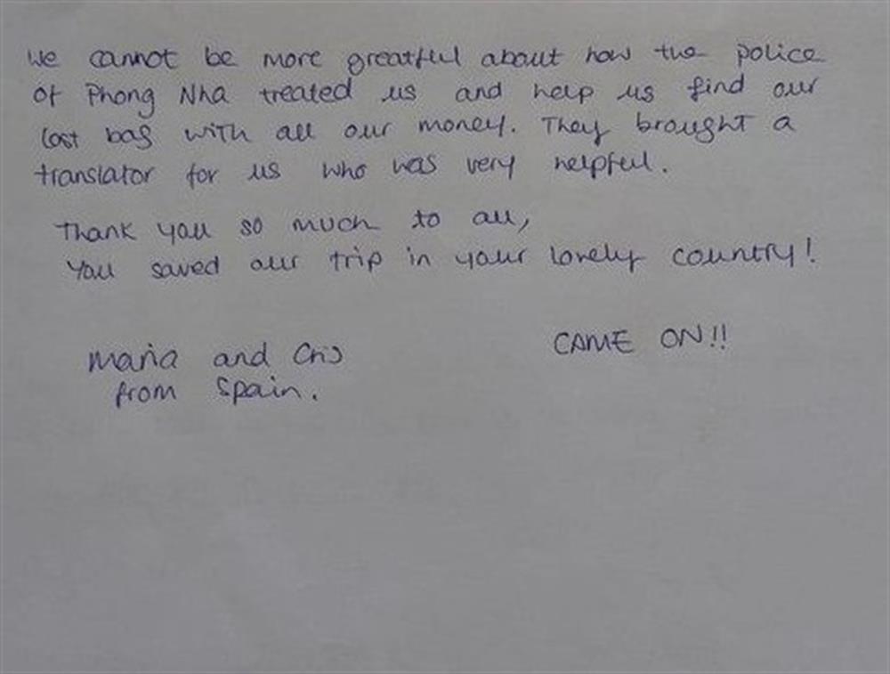 Lời cảm ơn của ông Cris và bà Maria - hai du khách người Tây Ban Nha gửi đến Công an thị trấn Phong Nha.
