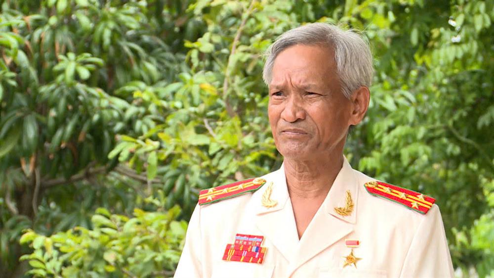 Đại tá, Anh hùng lực lượng vũ trang nhân dân Trần Văn Năm.