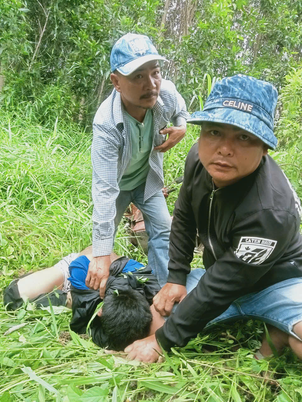 Người dân bắt cướp.