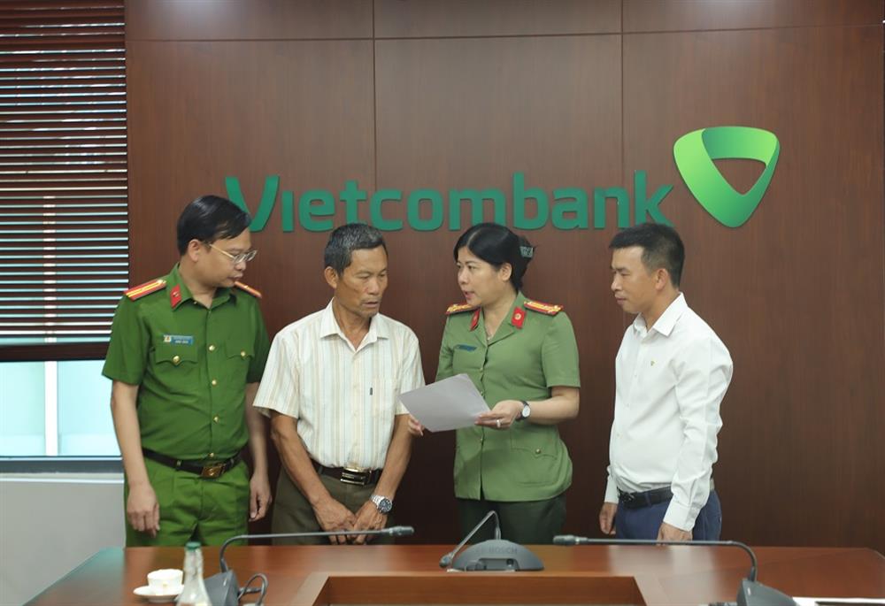 Phòng An ninh kinh tế nhanh chóng phối hợp Công an xã Kim Bình, ngân hàng Vietcombank xác minh, làm rõ, phong tỏa kịp thời tài khoản của ông Chinh và giữ lại được toàn bộ số tiền 285 triệu đồng.