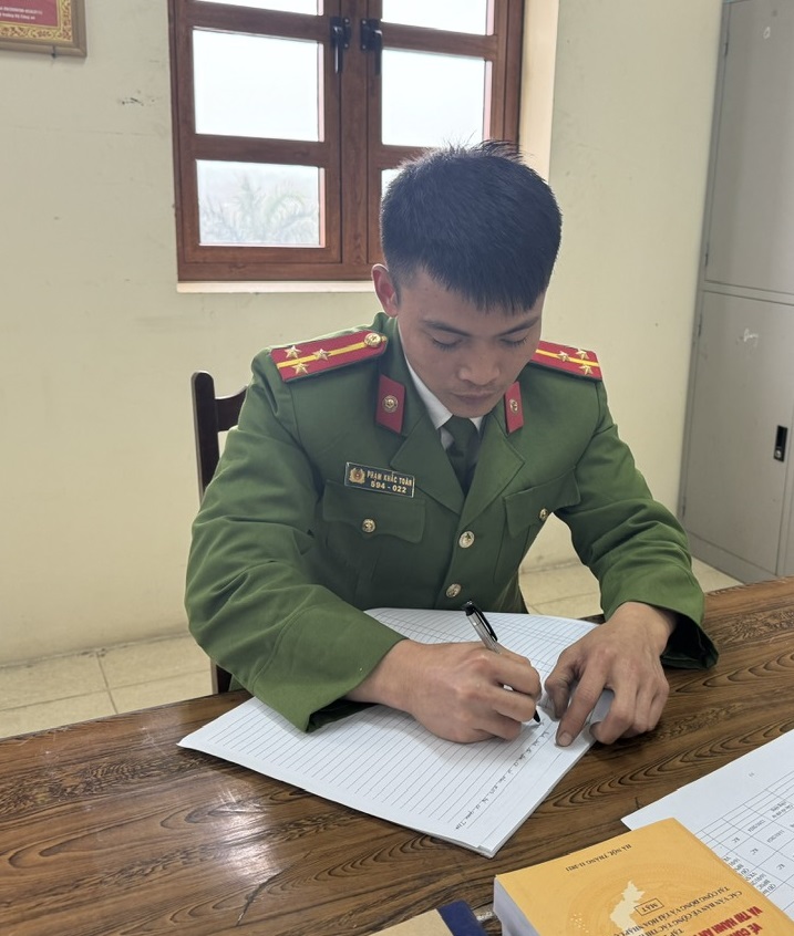 Thượng úy Phạm Khắc Toàn.