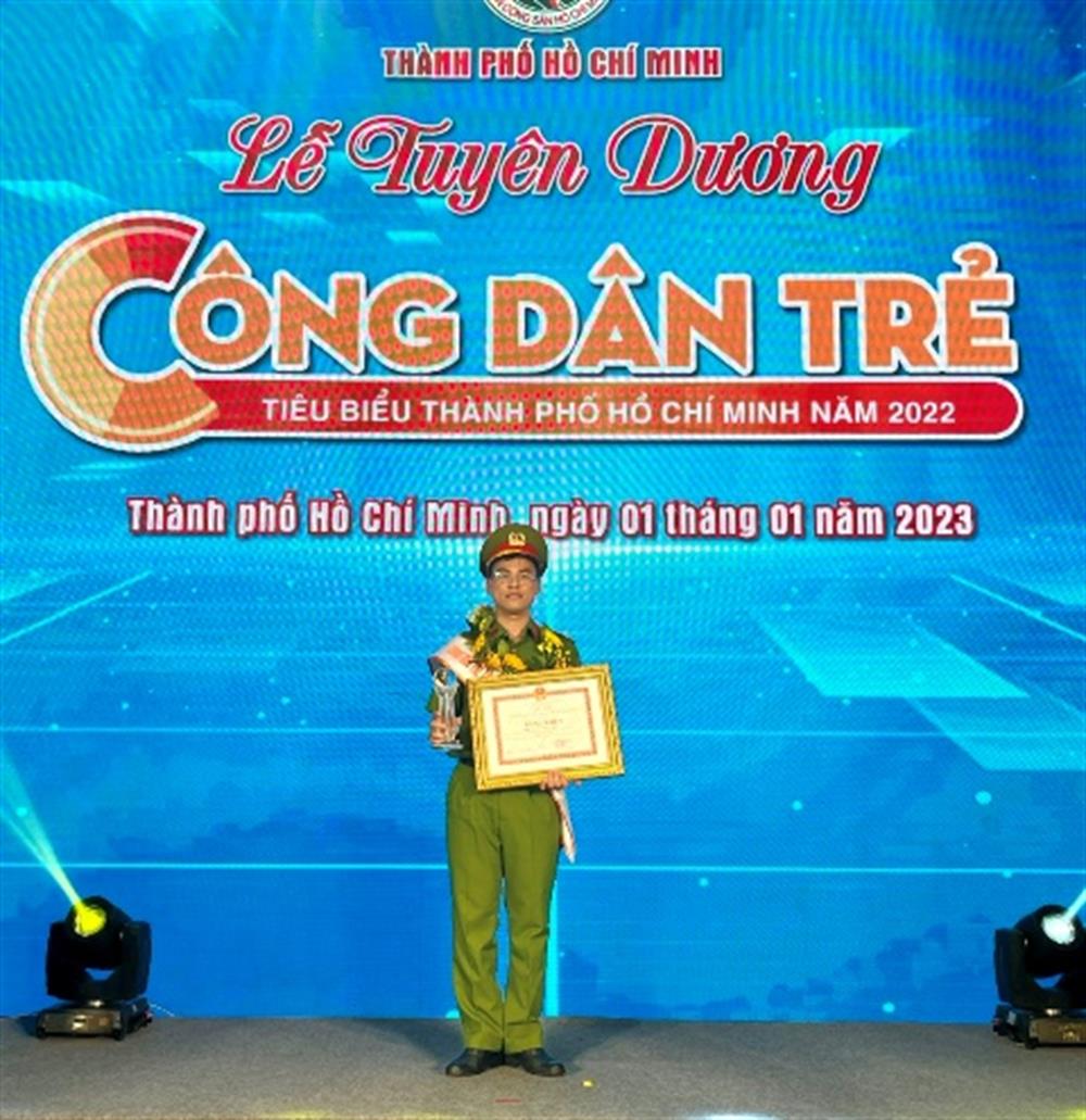 Đại úy Trần Vĩnh Chiến được tôn vinh là “Công dân trẻ tiêu biểu TP Hồ Chí Minh năm 2022”.