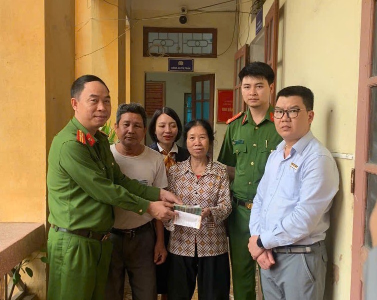 Công an thị trấn Tứ Kỳ (Hải Dương) kịp thời phối hợp ngăn chặn công dân chuyển 180 triệu đồng cho đối tượng lừa đảo.