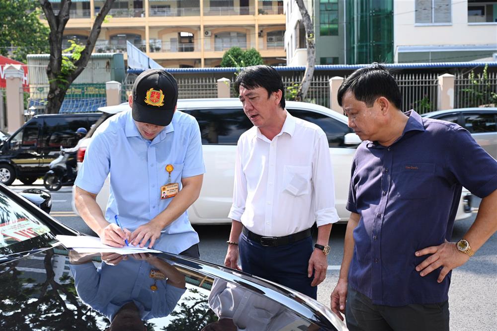 Lực lượng kỹ thuật kiểm tra phương tiện tham gia phục vụ Lễ kỷ niệm.