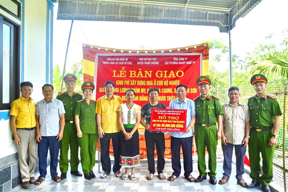 1. Phòng Cảnh sát quản lý hành chính về trật tự xã hội và Công ty Cổ phần Vật tư Nông Nghiệp Nghệ An hỗ trợ kinh phí để gia đình anh Lương Phôm Mi hoàn thiện căn nhà.