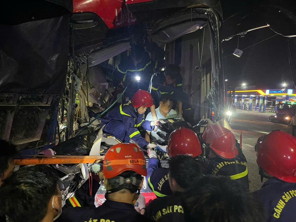 Triển khai các phương án cứu nạn, cứu hộ nạn nhân trong bị tai nạn giao thông.