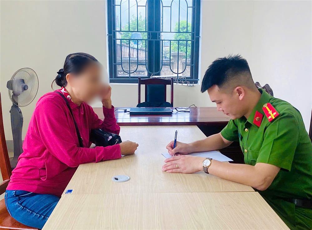 Chị Yến Anh đến Công an phường Trần Phú để trình báo vụ việc.