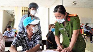 Nữ chỉ huy gương mẫu vì Nhân dân phục vụ