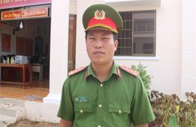 Trưởng Công an xã gần dân, hết lòng vì công việc