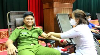 Trưởng Công an xã 28 lần hiến máu tình nguyện