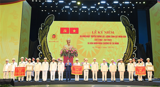 Luôn làm tốt công tác quản lý hành chính về trật tự xã hội, xứng đáng là đơn vị Anh hùng lực lượng vũ trang nhân dân