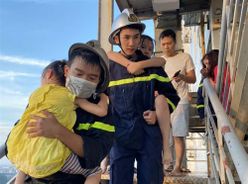 Hà Nội: Cứu nhiều người trong đám cháy chung cư