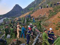 Cứu hộ thành công nạn nhân rơi xuống hố sụt sâu tại huyện Mèo Vạc, tỉnh Hà Giang