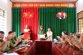Trưởng Công an thị trấn gần dân, bám cơ sở để quản lý tốt địa bàn