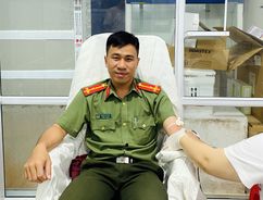 Bí thư Chi đoàn Công an huyện hiến máu cứu người