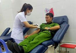 Cán bộ Công an kịp thời hiến máu cứu bệnh nhi sơ sinh ở Ninh Thuận