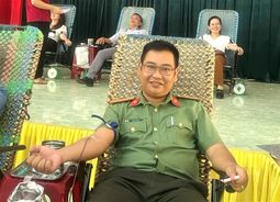 Đội trưởng tham mưu tận tụy với công việc
