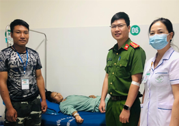Cán bộ Công an xã biên giới hiến máu cứu người