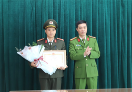 Khen thưởng chiến sỹ có hành động dũng cảm trong công tác chữa cháy và cứu nạn, cứu hộ