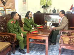 Nữ Phó trưởng Công an phường hết lòng với công việc, tận tụy phục vụ nhân dân