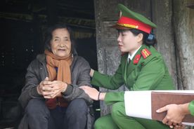 Chuyện những nữ Công an xã được dân mến tin