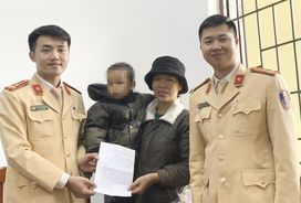 Công an huyện Bố Trạch, Quảng Bình giúp đỡ bé trai 4 tuổi đi lạc về với gia đình
