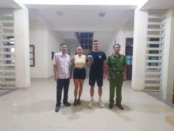 Du khách nước ngoài viết thư cảm ơn Công an thị trấn Phong Nha (Quảng Bình)