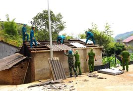 Hỗ trợ người dân khắc phục hậu quả do giông lốc gây ra