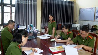 Phụ nữ Công an Thái Bình tích cực học tập và làm theo Sáu điều Bác Hồ dạy Công an nhân dân