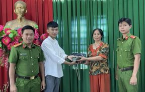 Lan tỏa tấm gương người tốt: Nhân viên quán cafe nhặt được 200 triệu đồng trả lại cho người bị mất