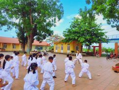 Thượng uý Công an xã mở lớp dạy võ thuật miễn phí cho trẻ em