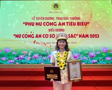 Tận tụy, hết mình trong công việc, giải quyết các thủ tục hành chính