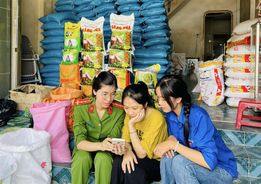 Nữ Cảnh sát khu vực cần mẫn, gần dân
