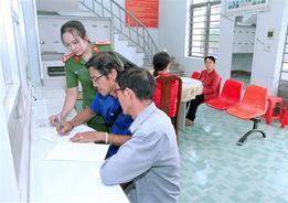 Tấm gương sáng trong phong trào thi đua”Vì an ninh Tổ quốc”