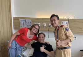 Du khách nước ngoài bày tỏ cảm kích trước sự giúp đỡ tận tình của Công an TP Đà Nẵng