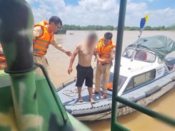 Hải Phòng: Kịp thời cứu thuyền viên ngã xuống sông Cấm