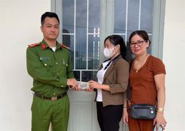 Đắk Nông: Nhận hơn 100 triệu đồng tiền chuyển nhầm, một phụ nữ ở huyện Tuy Đức liền báo Công an để trả lại