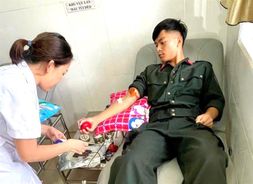 Hà Giang: Chiến sĩ nghĩa vụ kịp thời hiến máu cứu người