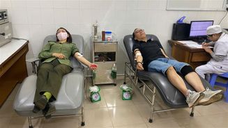 Nữ Thiếu tá Công an hiến máu cứu người