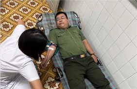 02 cán bộ Công an huyện kịp thời hiến máu cứu người