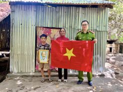 Trưởng Công an xã vận động xây dựng 11 căn nhà cho người dân có hoàn cảnh khó khăn