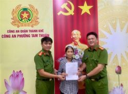 Công an phường giúp cụ bà neo đơn làm giấy tờ tùy thân sau 37 năm chờ đợi