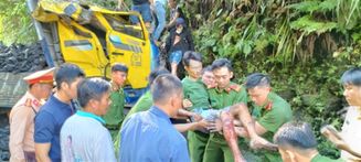 Nhanh chóng, kịp thời đưa nạn nhân đi cấp cứu tại bệnh viện