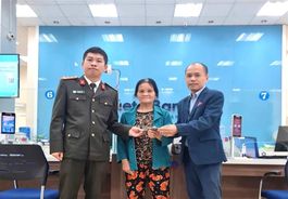 Ngăn chặn công dân chuyển tiền cho đối tượng lừa đảo chiếm đoạt tài sản bằng hình thức giả danh Công an