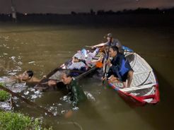 Lực lượng Công an tỉnh Thừa Thiên Huế kịp thời cứu giúp nhiều người bị nạn