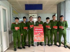 Đoàn viên Công an tỉnh Quảng Trị hiến máu cứu người