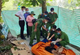 Bác sĩ pháp y tận tâm với nghề, xông xáo trên mọi mặt trận