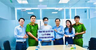 Bến Tre: Bàn giao số tiền 1,4 tỷ đồng cho cá nhân chuyển khoản nhầm