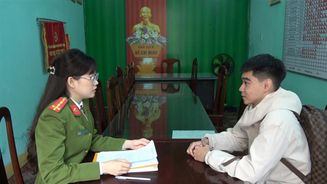 Huế: Công an phường hướng dẫn thủ tục để người dân trao trả 219 triệu đồng cho người chuyển khoản nhầm