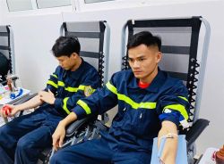 Hai cán bộ, chiến sĩ Công an Thanh Hoá kịp thời hiến máu cứu cụ ông qua cơn nguy kịch